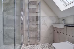 Master En-suite- click for photo gallery